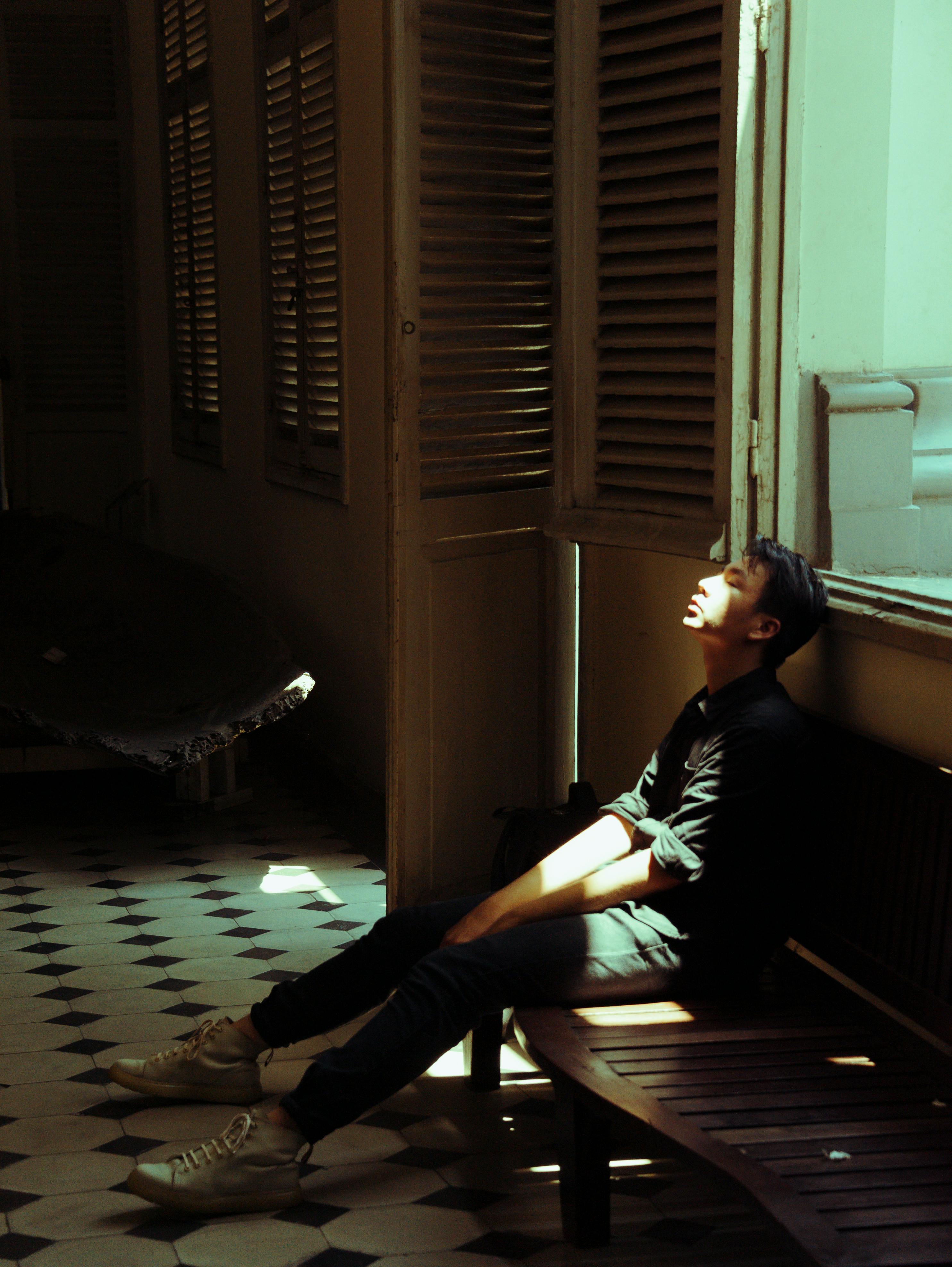 Why Talking About Relationship Trauma Doesn’t Heal It: The Neuroscience of Getting Unstuck